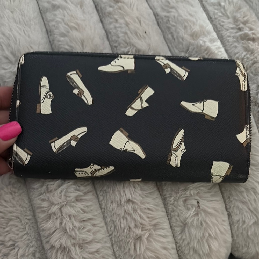 Dolce & Gabbana Black Wallet with Shoe Motif - Picture 3 of 9